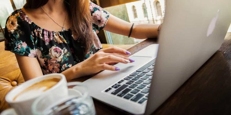 Empresas usam internet para vendas e relação com clientes
