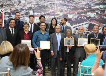 Câmara Municipal entrega Título de Cidadão Jaguaquarense para pastores e empresários