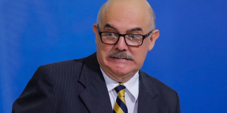 Ex-ministro Milton Ribeiro é preso em operação da PF