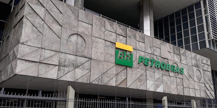 Petrobras reduz preço da gasolina nas refinarias
