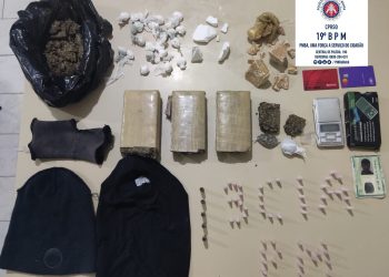 Dupla foge da Polícia Militar e abandona mochila com drogas em Jaguaquara