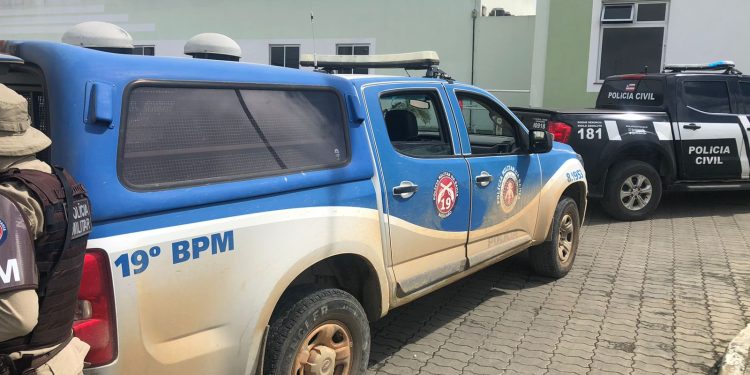 Operação conjunta das Policias Civil e Militar apreende drogas e arma em Jaguaquara