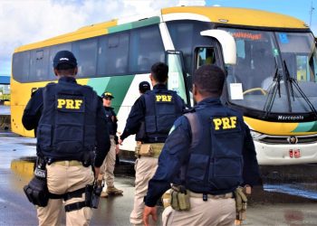 Passageiro de ônibus é preso na BR 116, em Jequié, por perturbação da tranquilidade alheia, desobediência e ameaça