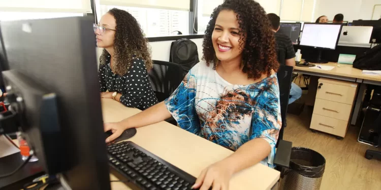 Novo edital do Partiu Estágio oferece quase seis mil vagas para universitários baianos