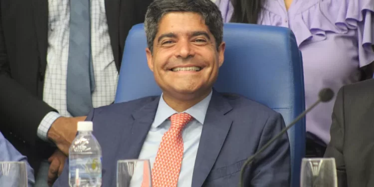 ACM Neto decide não participar do debate da Band