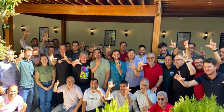 Prefeitos do Sudoeste se reúnem com Caetano para alinhar estratégias para campanha de Jerônimo
