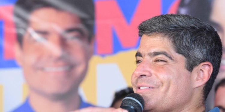 ACM Neto mantém liderança folgada e venceria eleição no primeiro turno, diz pesquisa