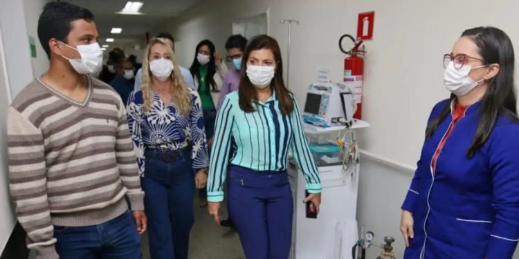 Após estadualização ser aprovada pela Câmara, secretária de saúde do estado visita Hospital de Jaguaquara