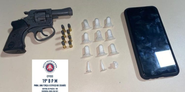 Polícia Militar prende homem com arma e drogas em Jaguaquara