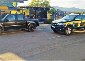 PRF recupera caminhonete roubada e prende motorista pelos crimes de receptação e adulteração