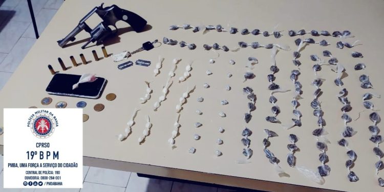 Homem morre em confronto com a Policia no Entroncamento de Jaguaquara; Arma e drogas foram encontradas