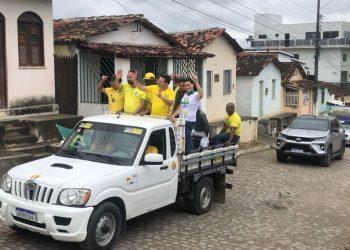 A uma semana das eleições, João Roma realiza carreata em Jaguaquara