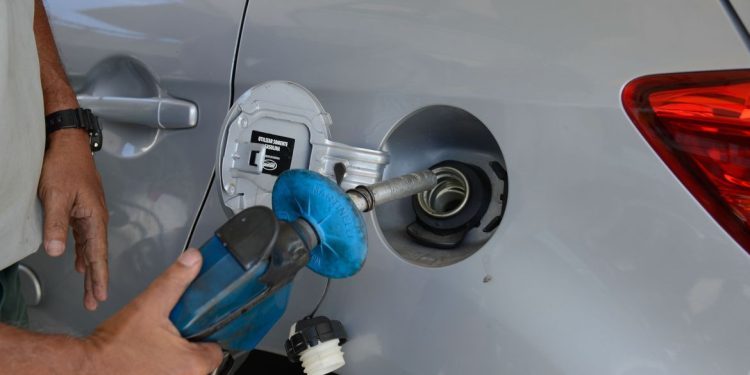Petrobras reduz preço de gasolina em R$ 0,25 por litro