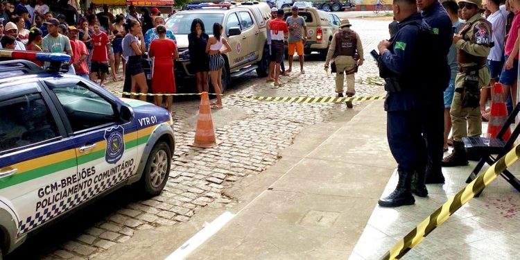 Jovem é morto a tiros e instrutor de Auto Escola fica ferido no Distrito Serrana, em Brejões