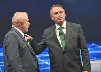 Lula e Bolsonaro fazem debate na Band com acusações e disputas de ‘eu que fiz’