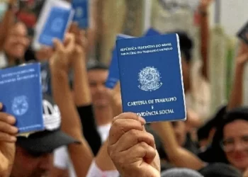 Desemprego cai para 8,9%, o menor patamar em 7 anos, diz IBGE
