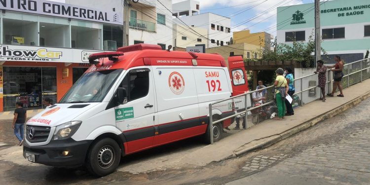 Servidor da Prefeitura cai de andaime enquanto trabalhava na secretaria de saúde do município