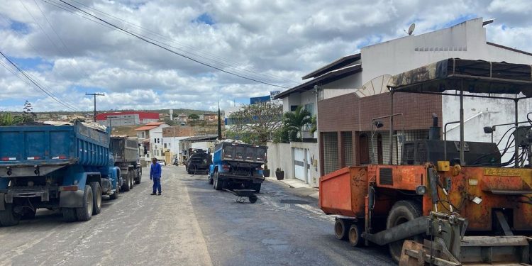 Governo do Estado inicia pavimentação asfáltica em Jaguaquara, ligando as duas rodovias que cortam o munícipio