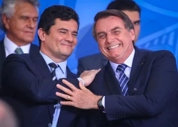 Senador eleito, Sergio Moro declara apoio a Bolsonaro no 2º turno