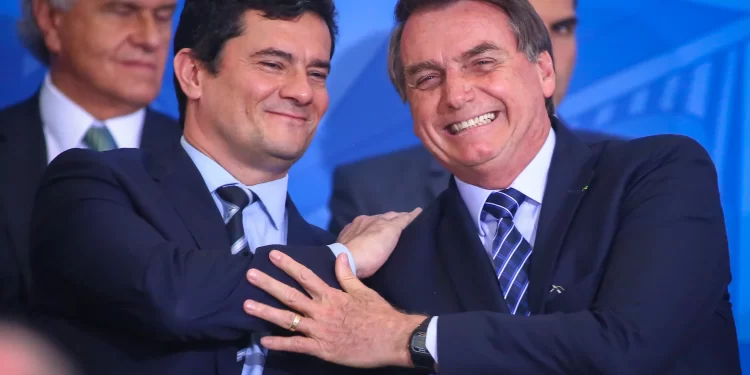 Senador eleito, Sergio Moro declara apoio a Bolsonaro no 2º turno