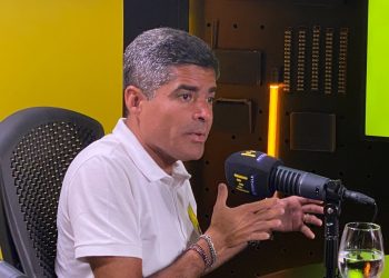 ACM Neto diz que vai congelar 20% dos cargos de confiança do governo para investir em ações sociais, como educação, saúde e segurança