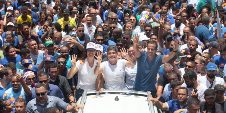 ACM Neto realiza seu maior evento de campanha e destaca confiança na vitória: “Vai prevalecer o sentimento de mudança do povo baiano”