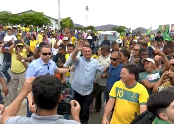 Bolsonaro pede votos para Neto em Guanambi: ‘Onde está o PT, estamos do outro lado’