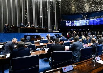 Senado aprova realocação de verba para piso da enfermagem