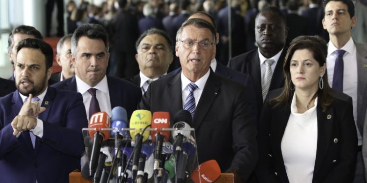 Bolsonaro se pronuncia mais de 40 horas após derrota nas eleições