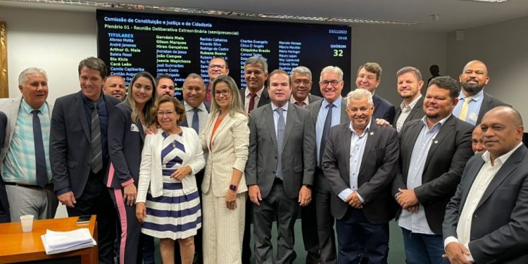 UPB comemora aprovação da admissibilidade da PEC da Redução da Alíquota na CCJ da Câmara