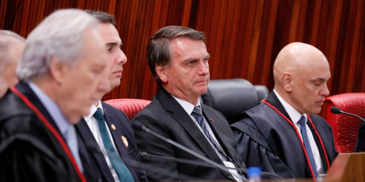 Bolsonaro convida ministros do STF para reunião no Alvorada