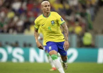 Com dois gols de Richarlison, Brasil vence a Sérvia na estreia da Copa do Mundo