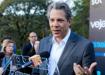 Mercado reage mal à fala de Haddad e aponta falta de compromisso com controle de gastos