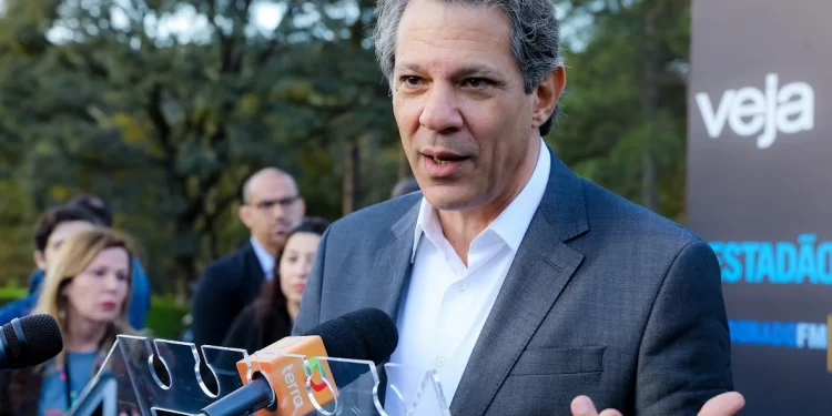 Mercado reage mal à fala de Haddad e aponta falta de compromisso com controle de gastos