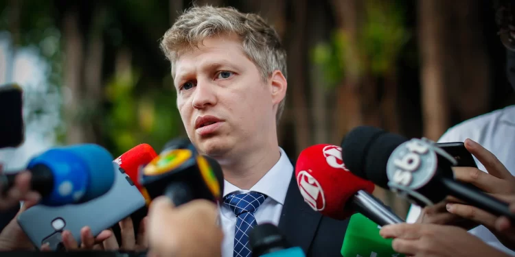 Marcel Van Hattem protocola pedido de abertura da ‘CPI do Abuso de Autoridade’