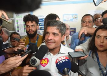 Neto sinaliza aliança do União Brasil com PT e impõe condição para presidência da Câmara