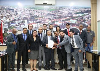 Vereadores de Jaguaquara destinam emenda coletiva de R$ 750 mil na compra de Micro-Ônibus para a Saúde