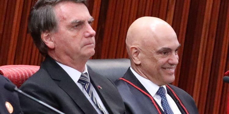 Coligação de Bolsonaro é multada em R$ 22,9 milhões após PL pedir anulação de votos do 2º turno