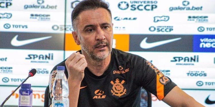 Corinthians anuncia saída do técnico Vítor Pereira