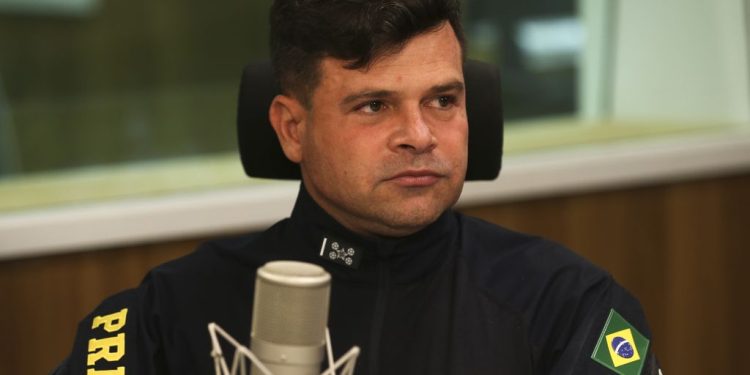 Diretor da PRF vira réu por improbidade após pedir votos para Bolsonaro