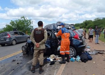 Manoel Vitorino: Duas mulheres morrem em colisão frontal entre ônibus e carro na BR-116