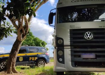 Caminhão roubado em Camacan é recuperado pela PRF em Jaguaquara