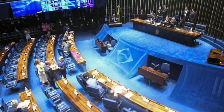 Senado aprova em 1º turno PEC que aumenta o teto de gastos