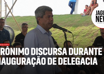 Governador diplomado Jerônimo Rodrigues discursa durante inauguração de delegacia em Jaguaquara