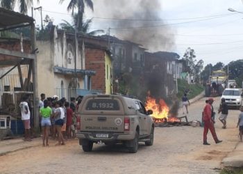 Apuarema: Famílias prejudicadas por rompimento de barragens protestam e cobram promessa de construção de novas casas