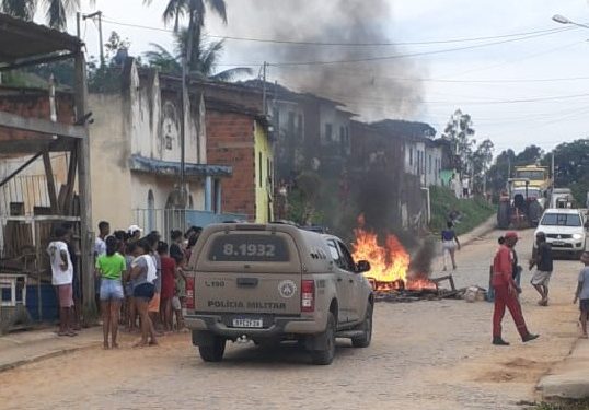 Apuarema: Famílias prejudicadas por rompimento de barragens protestam e cobram promessa de construção de novas casas