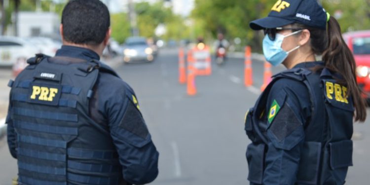 Ano Novo 2023: PRF inicia operação na madrugada desta sexta-feira