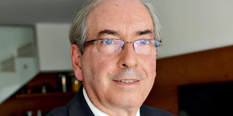 Eduardo Cunha foi sondado pelo PT para auxiliar base de Lula na Câmara, diz coluna
