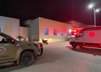 Tragédia: Suspeitos armados invadem casa, atiram em dois homens e matam bebê de um ano em Jaguaquara