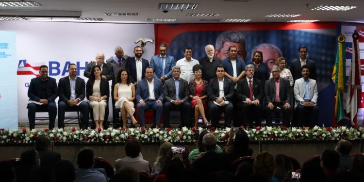 Jerônimo apresenta mais oito nomes que irão compor seu governo